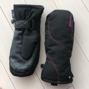 Seirus skiing gloves, never worn